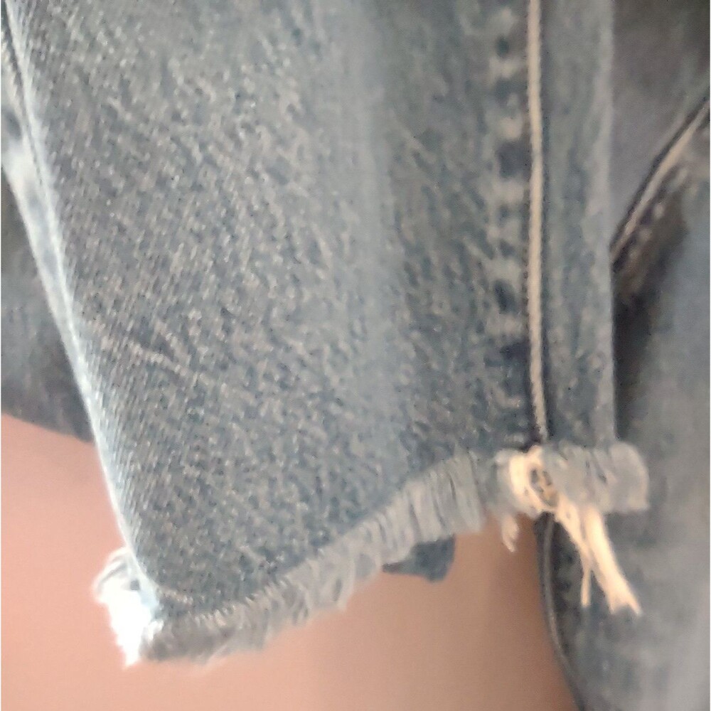 Levi’s Women's Sz 30 Wedgie Tapered Button Fly Distressed Jeans (30''x27") - Picture 4 of 13